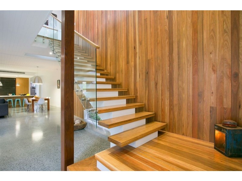 16 Sunbrite Avenue, Mermaid Beach QLD 4218