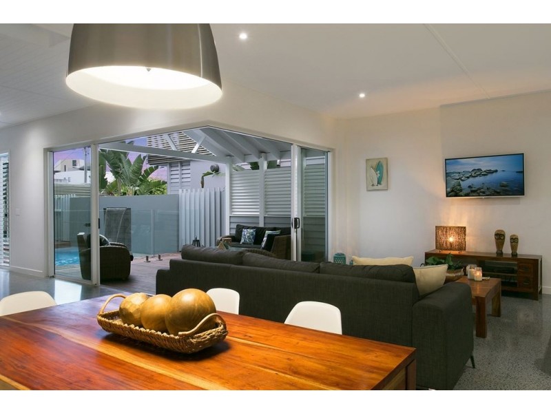 16 Sunbrite Avenue, Mermaid Beach QLD 4218