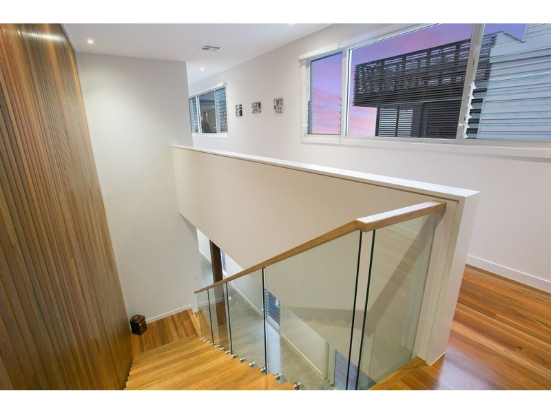 16 Sunbrite Avenue, Mermaid Beach QLD 4218