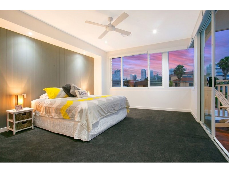 16 Sunbrite Avenue, Mermaid Beach QLD 4218
