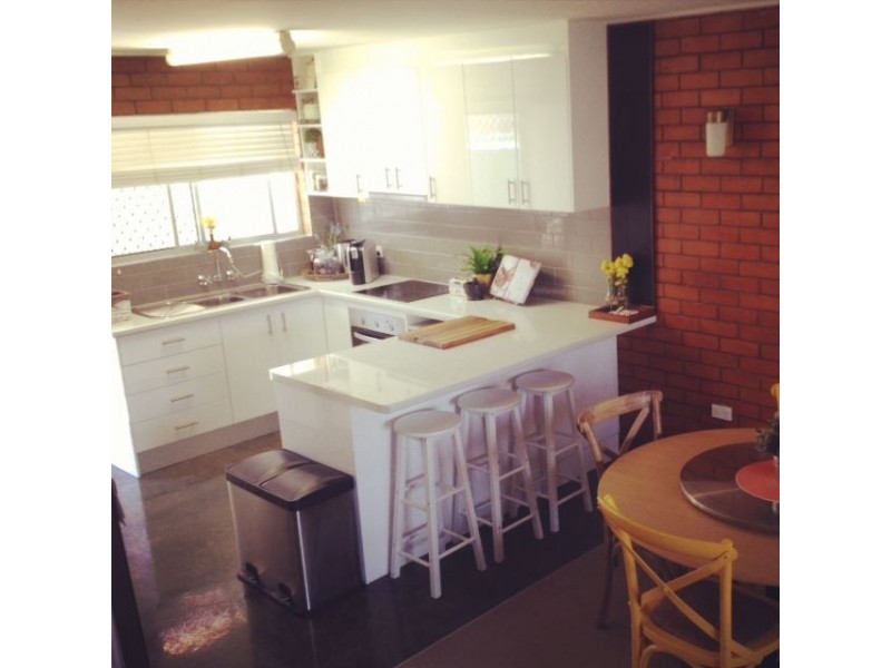 2/23 Alexandar Avenue, Broadbeach QLD 4218