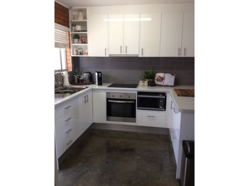 2/23 Alexandar Avenue, Broadbeach QLD 4218