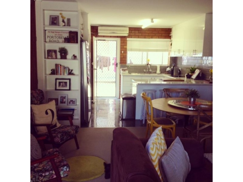 2/23 Alexandar Avenue, Broadbeach QLD 4218