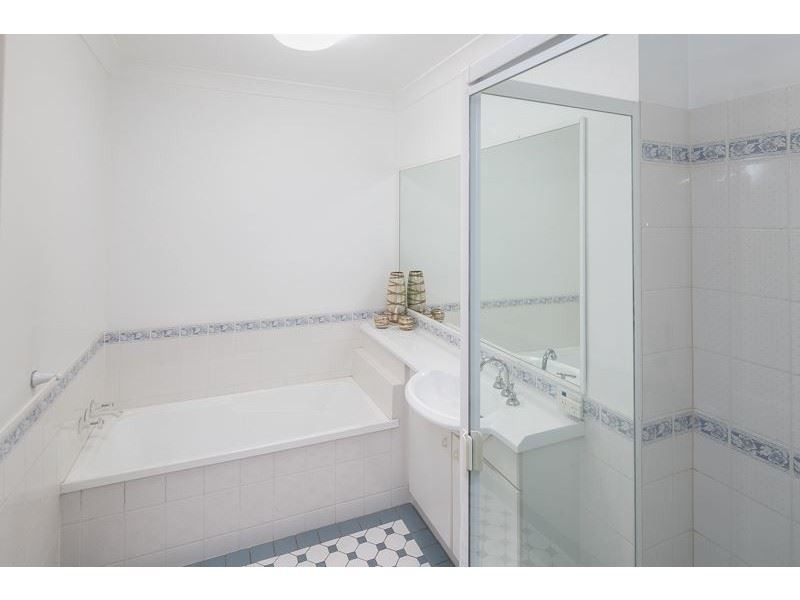 17 Doyalson Place, Helensvale QLD 4212