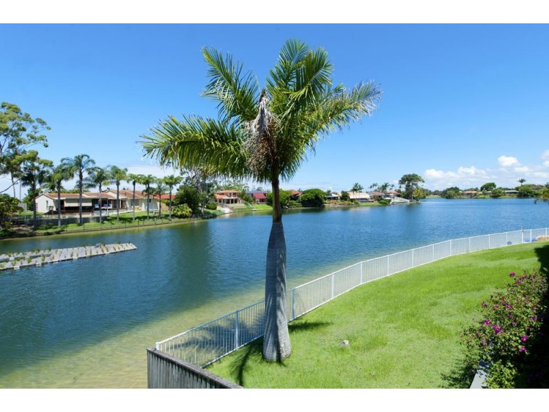 26 Long Island Court, Mermaid Waters QLD 4218