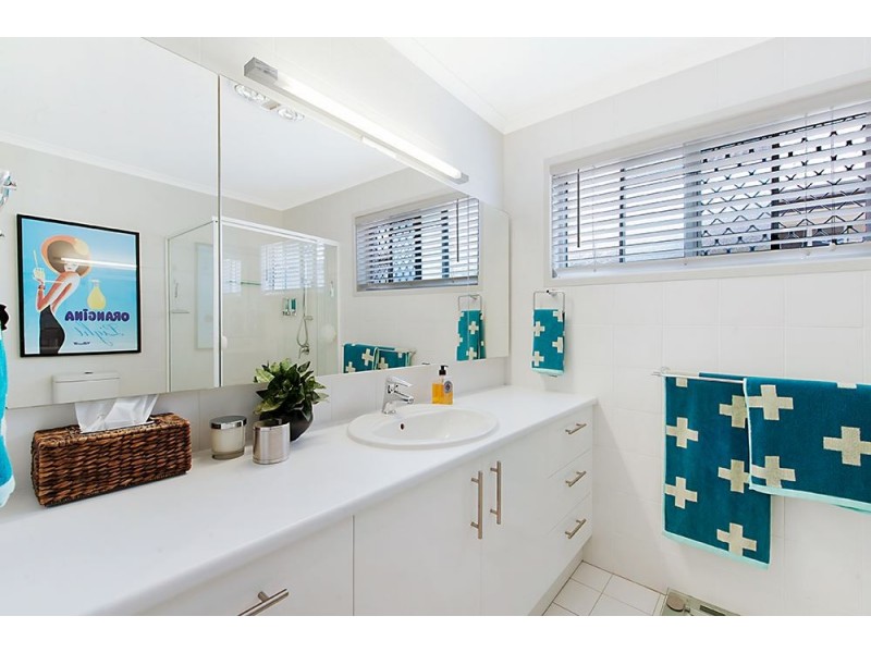 26 Long Island Court, Mermaid Waters QLD 4218