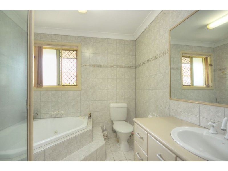 11 Casuarina Drive, Elanora QLD 4221