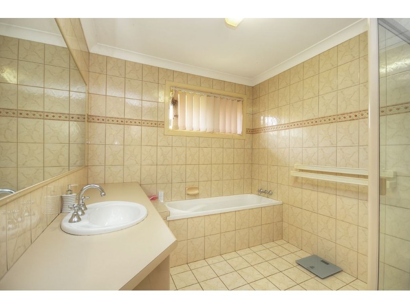 11 Casuarina Drive, Elanora QLD 4221