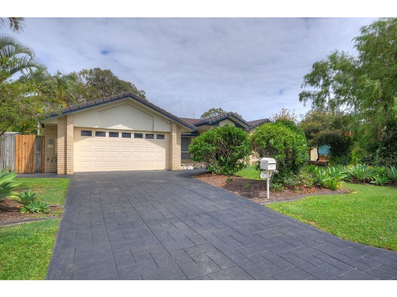 11 Casuarina Drive, Elanora QLD 4221