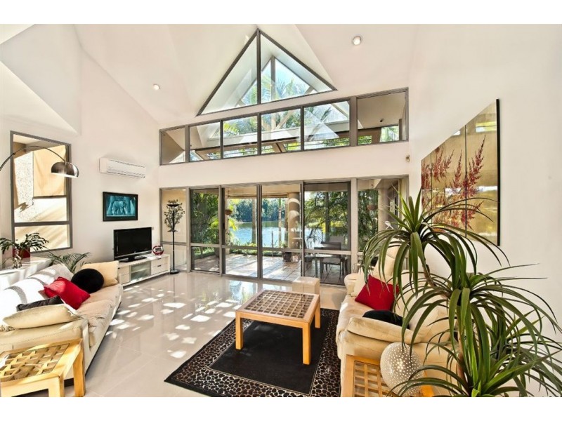 4/125 Santa Cruz Blvd, Clear Island Waters QLD 4226