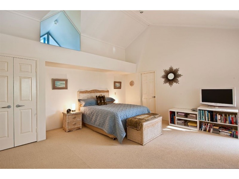 4/125 Santa Cruz Blvd, Clear Island Waters QLD 4226