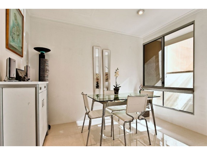 4/125 Santa Cruz Blvd, Clear Island Waters QLD 4226