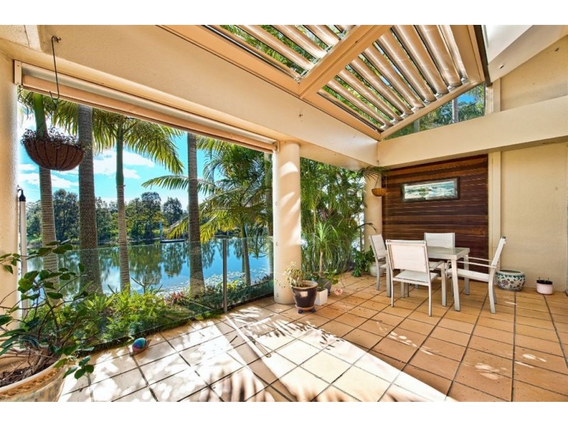 4/125 Santa Cruz Blvd, Clear Island Waters QLD 4226