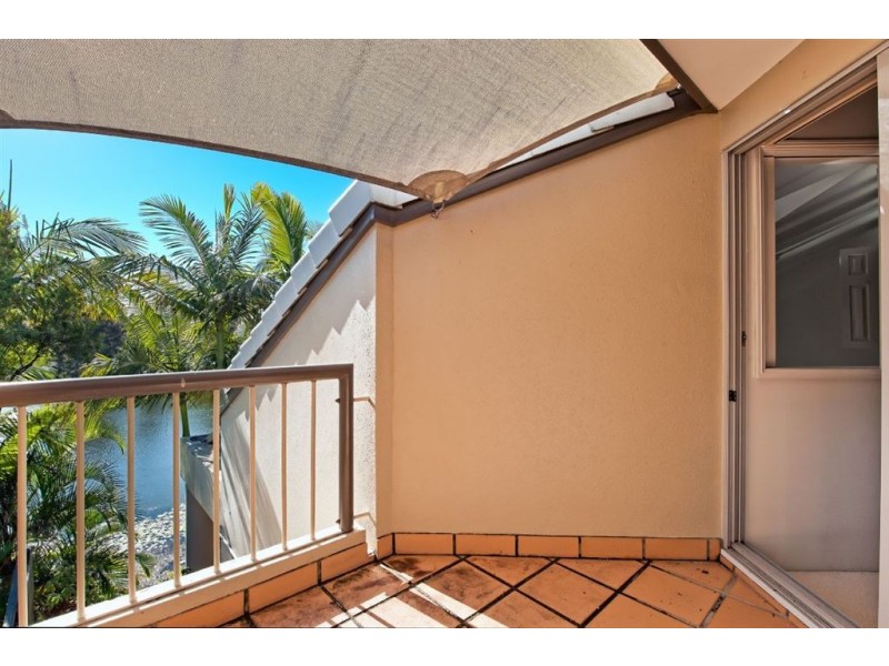 4/125 Santa Cruz Blvd, Clear Island Waters QLD 4226