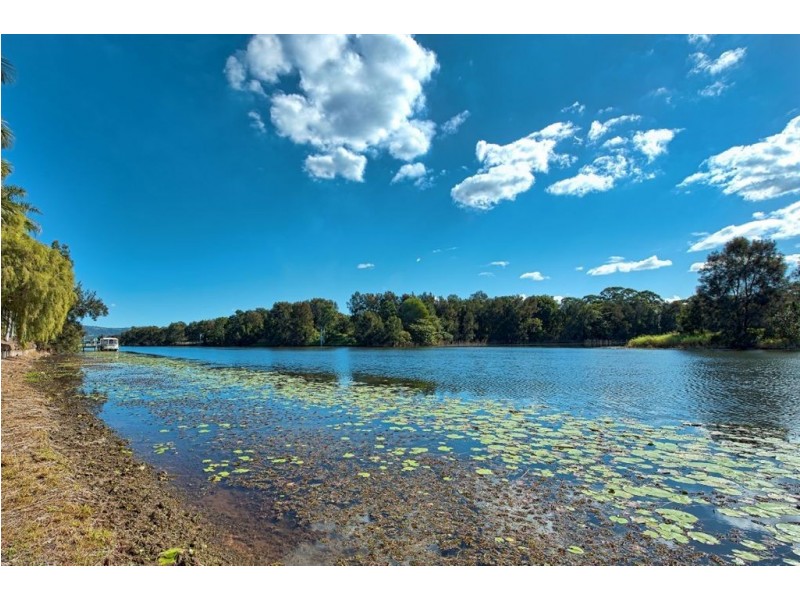 4/125 Santa Cruz Blvd, Clear Island Waters QLD 4226