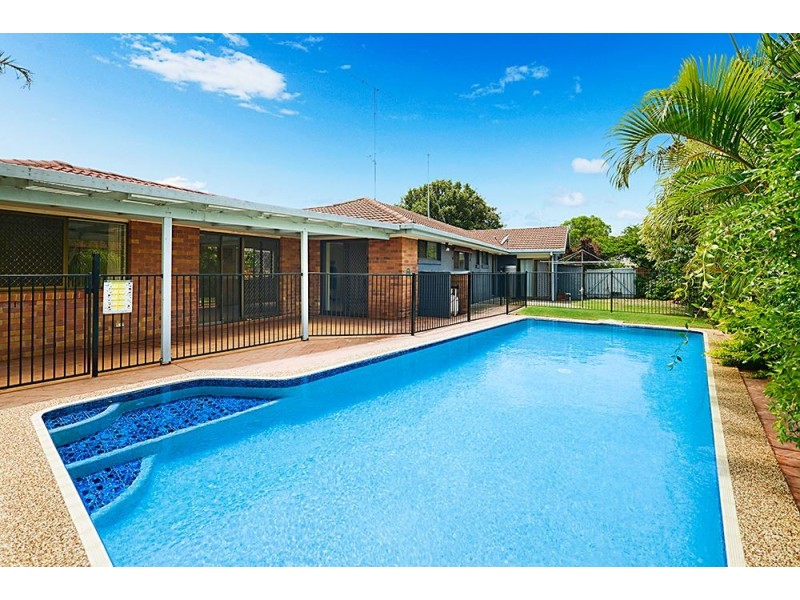 13 Southerly Street, Mermaid Waters QLD 4218