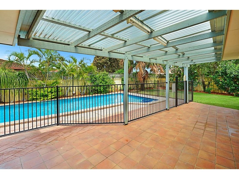 13 Southerly Street, Mermaid Waters QLD 4218