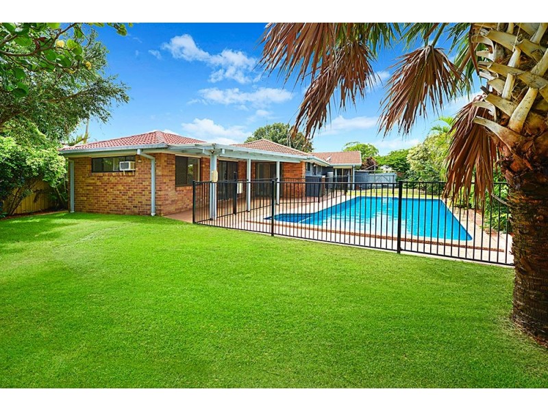 13 Southerly Street, Mermaid Waters QLD 4218