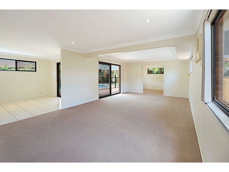 13 Southerly Street, Mermaid Waters QLD 4218