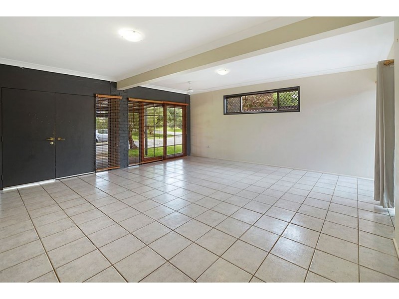 13 Southerly Street, Mermaid Waters QLD 4218