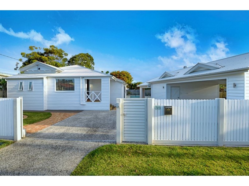 54 Errol Avenue, Paradise Point QLD 4216