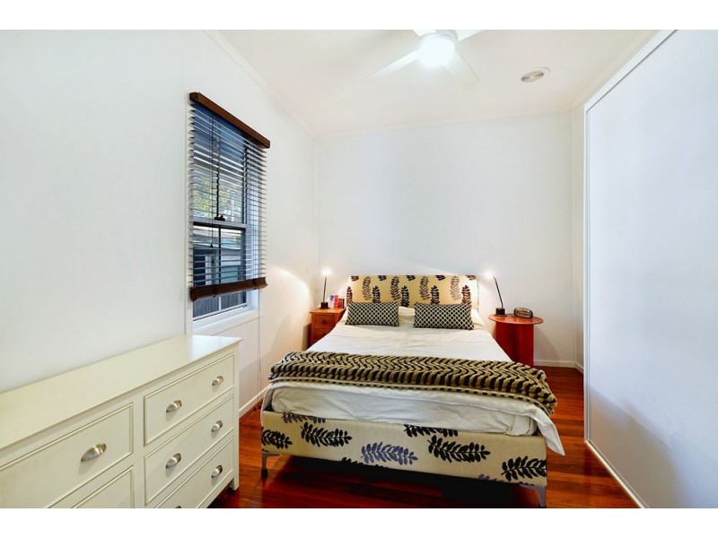 54 Errol Avenue, Paradise Point QLD 4216