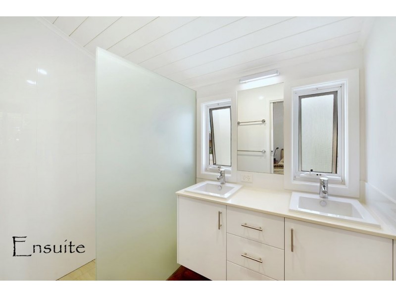 54 Errol Avenue, Paradise Point QLD 4216