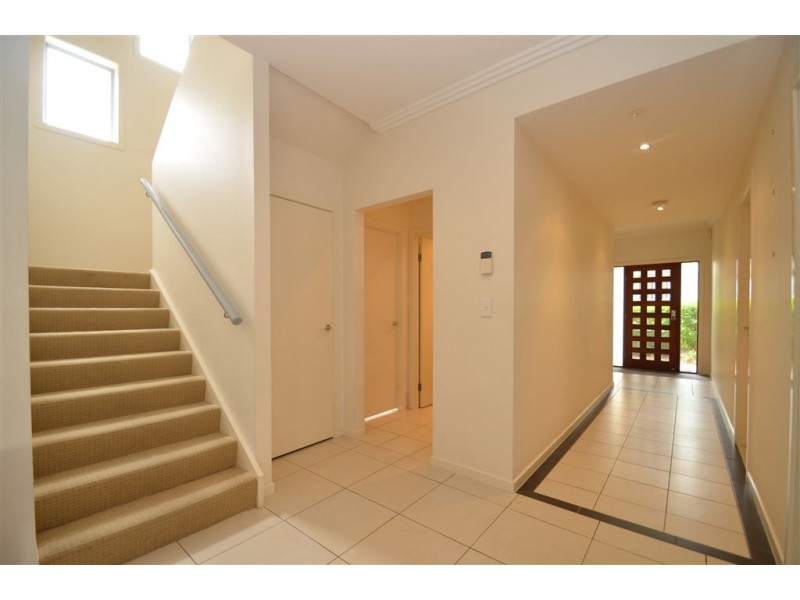 9 Gerona Circuit, Varsity Lakes QLD 4227