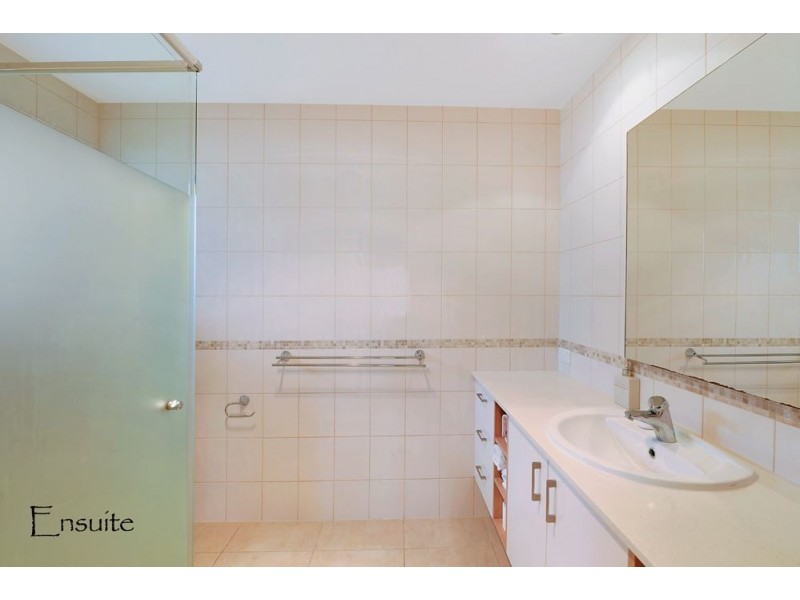 25 Drake Avenue, Paradise Point QLD 4216