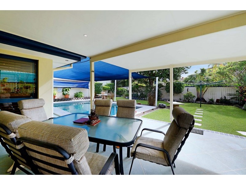 25 Drake Avenue, Paradise Point QLD 4216