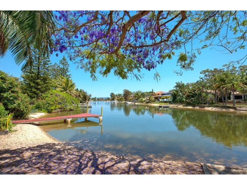 21 Holland Court, Broadbeach Waters QLD 4218