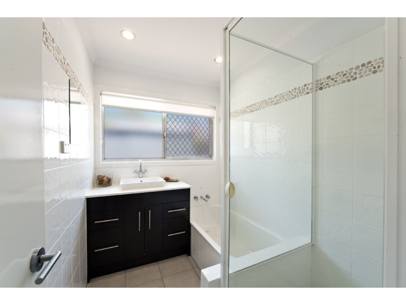 21 Holland Court, Broadbeach Waters QLD 4218