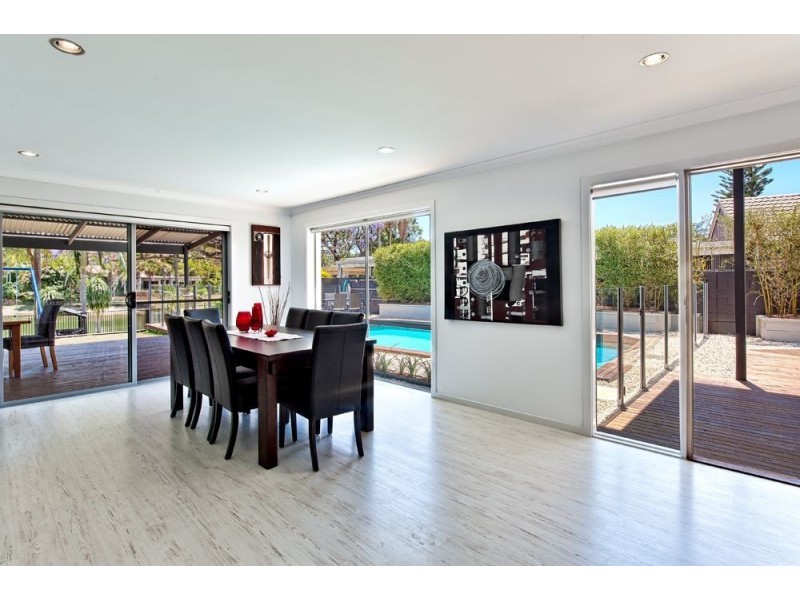 21 Holland Court, Broadbeach Waters QLD 4218