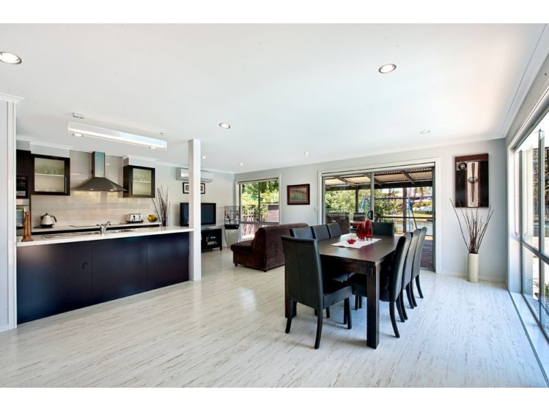 21 Holland Court, Broadbeach Waters QLD 4218