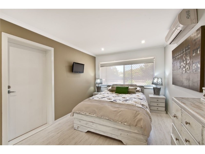 21 Holland Court, Broadbeach Waters QLD 4218