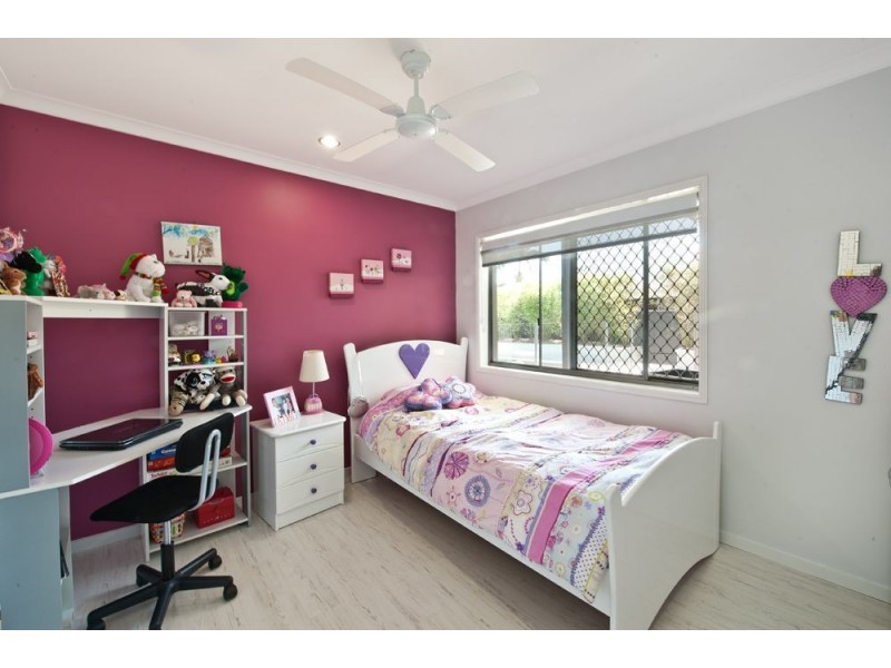 21 Holland Court, Broadbeach Waters QLD 4218