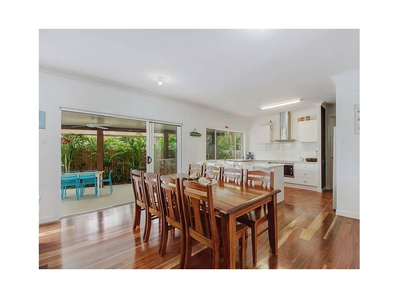 10 Allambi Avenue, Broadbeach Waters QLD 4218