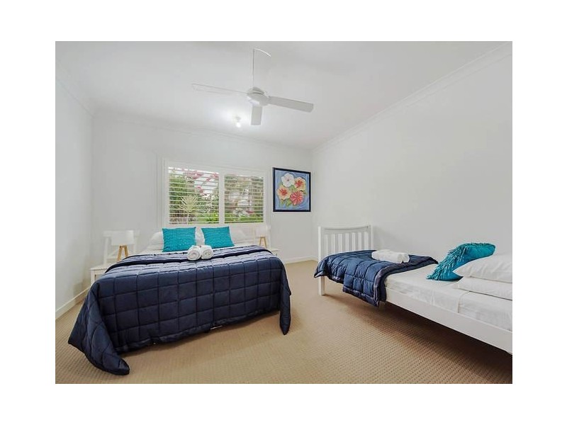 10 Allambi Avenue, Broadbeach Waters QLD 4218