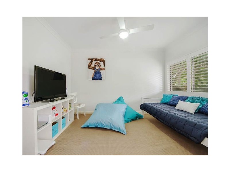 10 Allambi Avenue, Broadbeach Waters QLD 4218