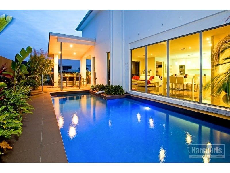 95 Compass Drive, Biggera Waters QLD 4216