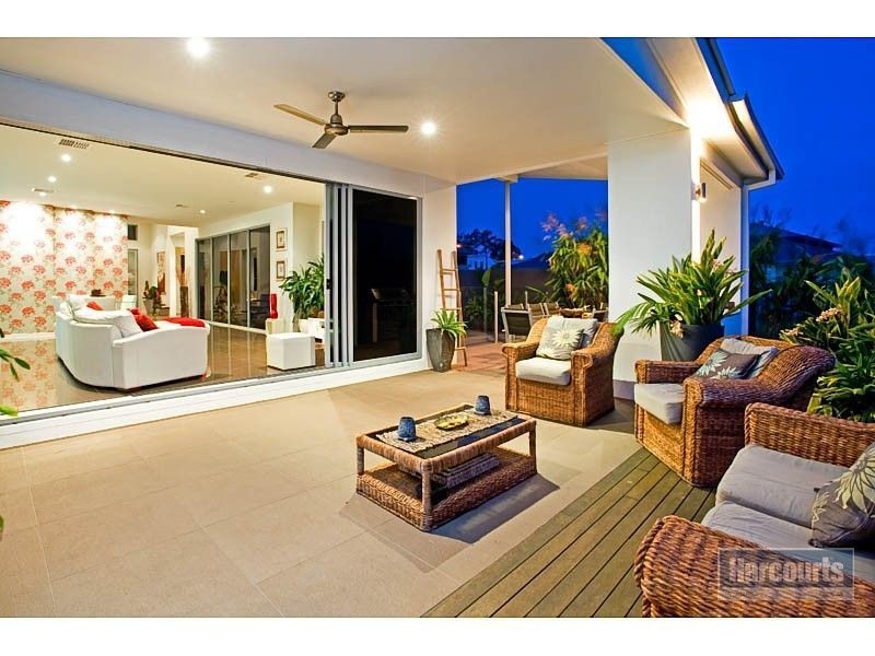 95 Compass Drive, Biggera Waters QLD 4216