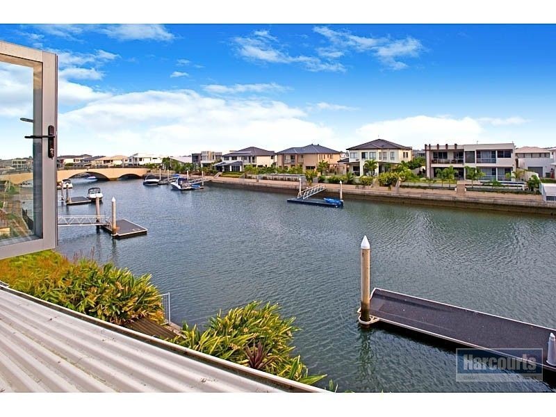 95 Compass Drive, Biggera Waters QLD 4216