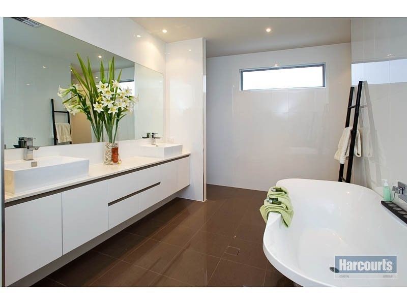 95 Compass Drive, Biggera Waters QLD 4216