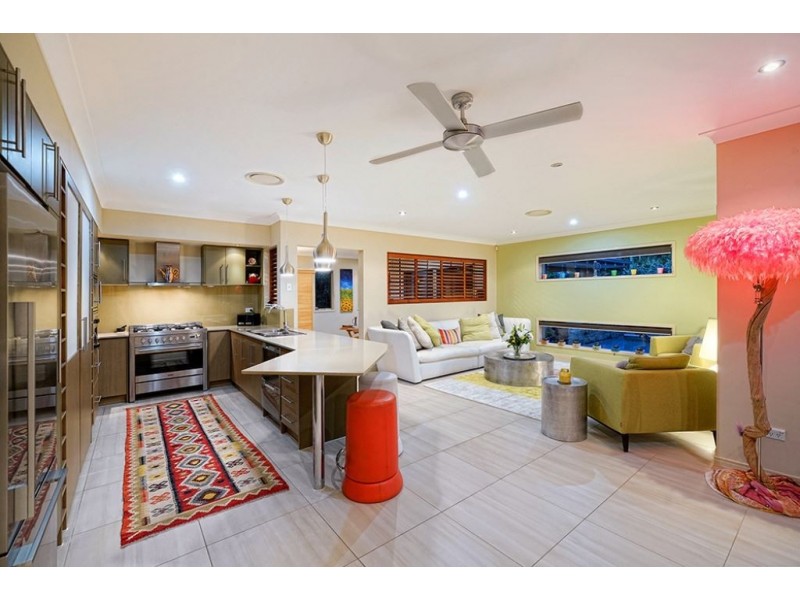 15 Meadow Court, Maudsland QLD 4210