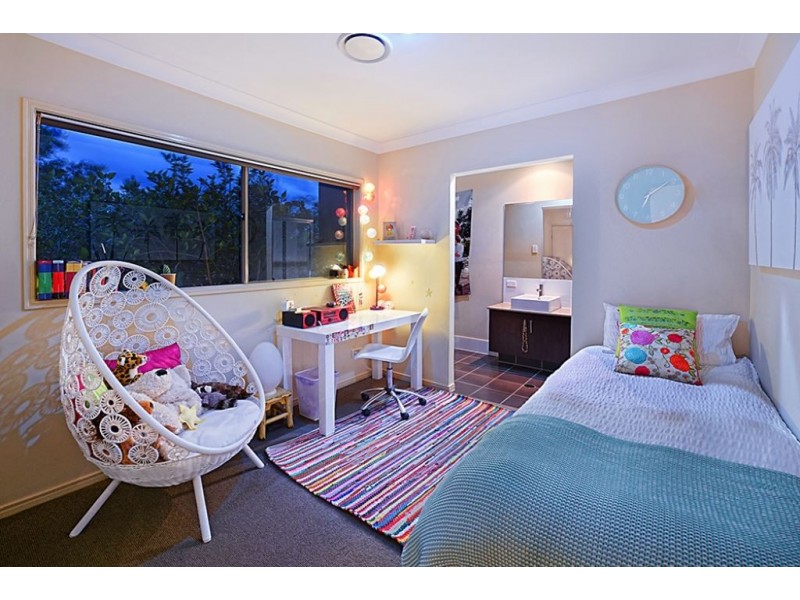 15 Meadow Court, Maudsland QLD 4210