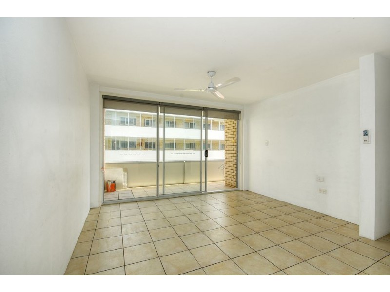 3/136 Old Burleigh Road, Broadbeach QLD 4218