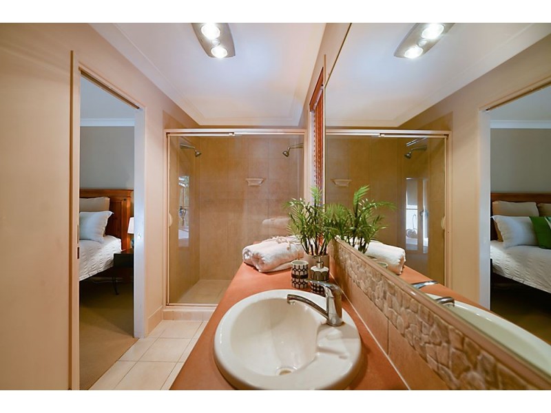 63 Simpsons Road, Elanora QLD 4221