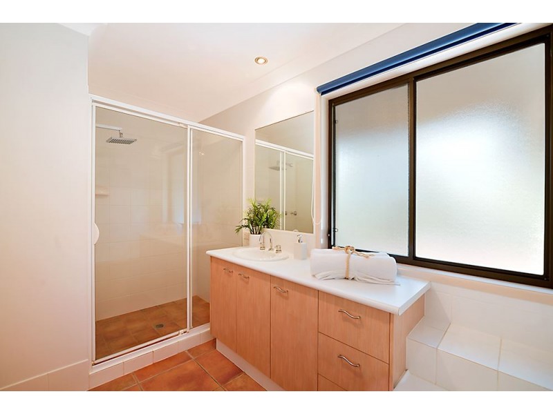 63 Simpsons Road, Elanora QLD 4221