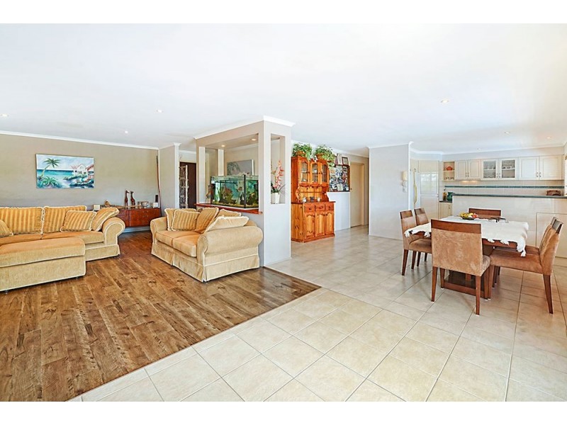 81 Markeri Street, Mermaid Waters QLD 4218