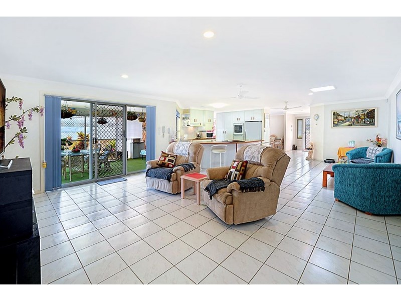 63 Arcadia Drive, Mermaid Waters QLD 4218